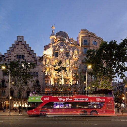 Barcelona: Visita guiada nocturna en autobĆŗs Barcelona: Visita guiada nocturna en autobĆŗs