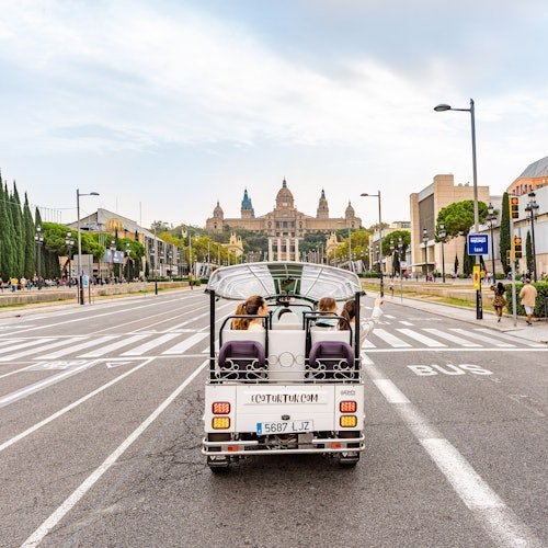 Barcelona: Tour en Tuk Tuk Eléctrico de 4 Horas