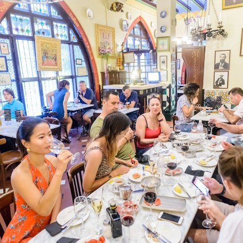 Barcelona: Ruta guiada en e-Bike de Vinos y Tapas