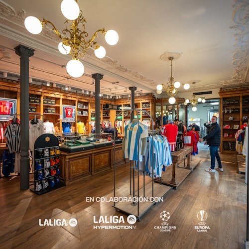 Legends - The Home of Football: Entrada