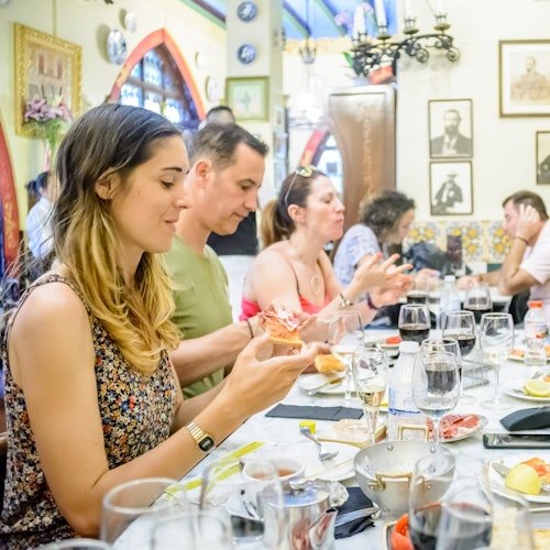 Barcelona: Ruta guiada en e-Bike de Vinos y Tapas