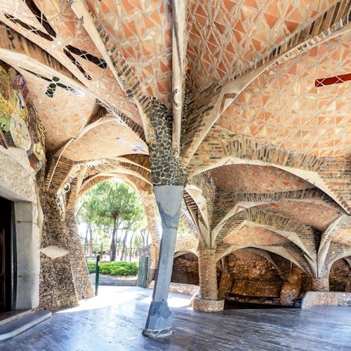 Cripta de Gaudí y Colonia Güell desde Barcelona + Audioguía