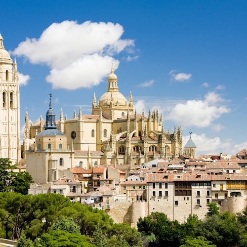 Ávila y Segovia: Excursión de un día desde Madrid + Entrada al Alcázar de Segovia (Opcional)