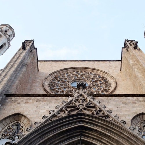 Visita Guiada a Santa María del Mar: Interior y Terrazas