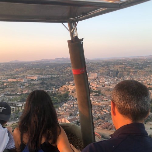 Toledo: Vuelo en globo con desayuno y cava