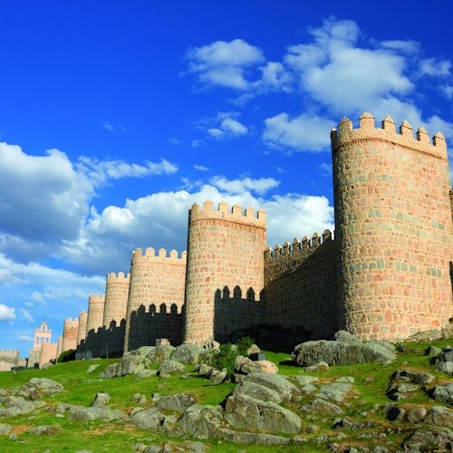 Ávila y Segovia: Excursión de un día desde Madrid + Entrada al Alcázar de Segovia (Opcional)