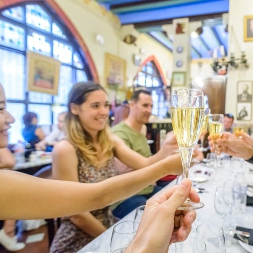 Barcelona: Ruta guiada en e-Bike de Vinos y Tapas