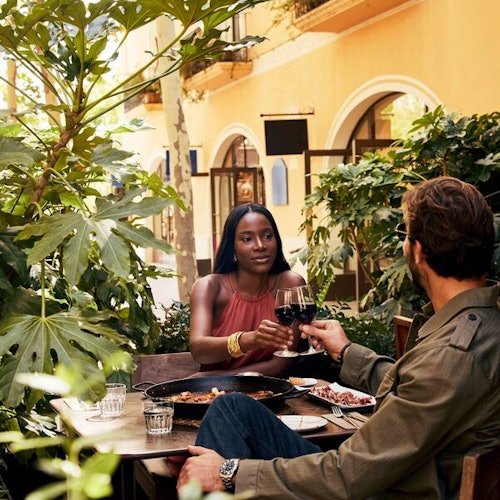 La Roca Village Shopping Express: Viaje de ida y vuelta desde Barcelona