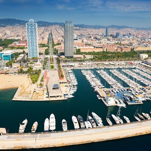 Barcelona: "Las Golondrinas" Navegación de 1 hora por la costa