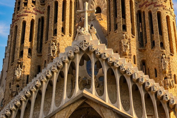Barcelona : Visita guiada sin colas y entradas de la Sagrada Familia