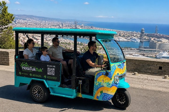 Tour Privado en Tuk Tuk Eléctrico Barcelona con Vistas