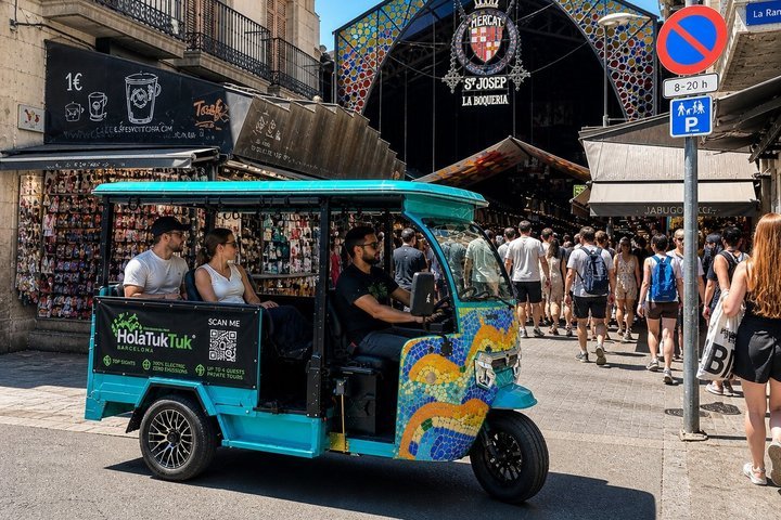 Tour Privado en Tuk Tuk Eléctrico Barcelona con Vistas