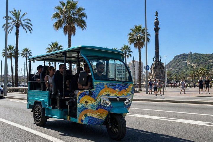 Tour Privado en Tuk Tuk Eléctrico Barcelona con Vistas