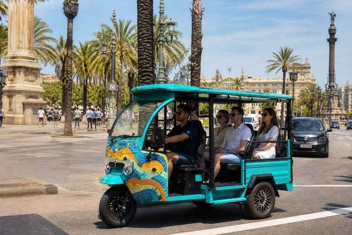 Tour Privado en Tuk Tuk Eléctrico Barcelona con Vistas