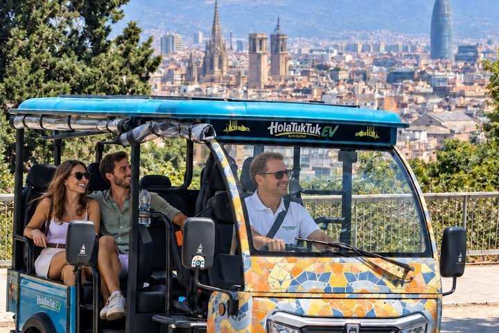 Tour Privado en Tuk Tuk Eléctrico Barcelona con Vistas
