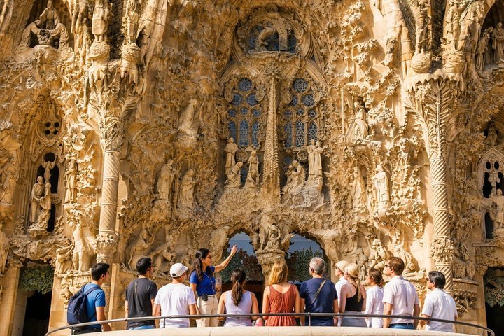 Barcelona : Visita guiada sin colas y entradas de la Sagrada Familia