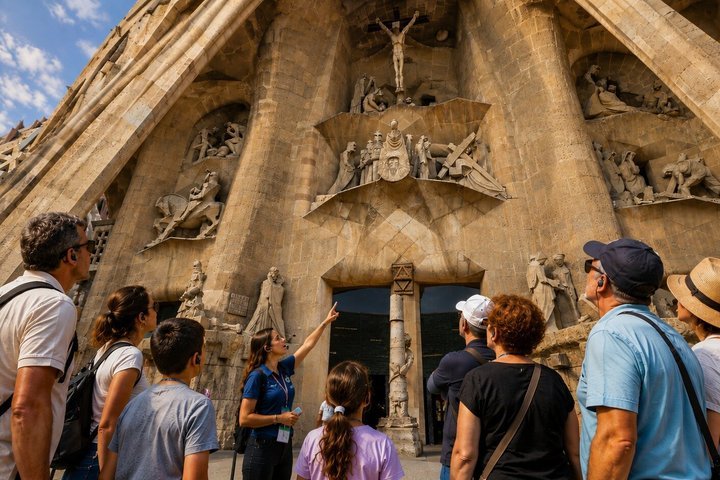 Barcelona : Visita guiada sin colas y entradas de la Sagrada Familia