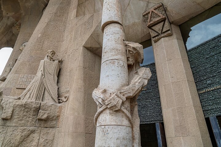 Barcelona : Visita guiada sin colas y entradas de la Sagrada Familia