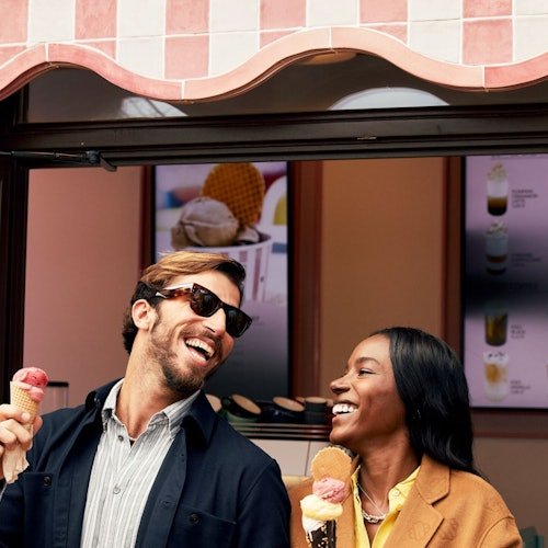 La Roca Village Shopping Express: Viaje de ida y vuelta desde Barcelona
