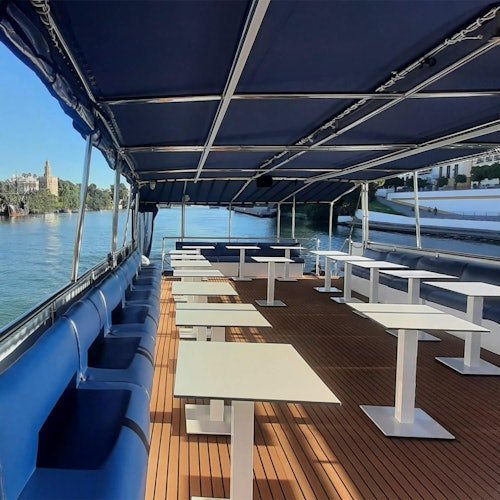 Sevilla: Crucero en barco con bebida y aperitivo
