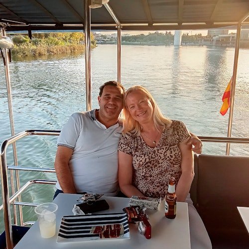 Sevilla: Crucero en barco con bebida y aperitivo