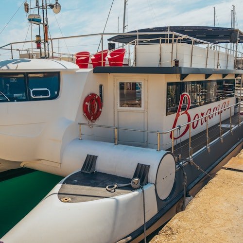 Valencia: Boat Tour + Mussel and Wine Tasting