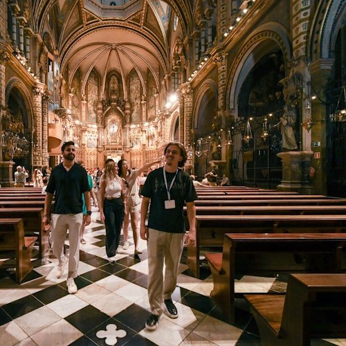 Montserrat: visita guiada desde Barcelona + entrada a la sacristía y a la Virgen Negra