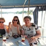 Sevilla: Paseo en barco + Comida o Cena de 5 platos + Bebidas ilimitadas
