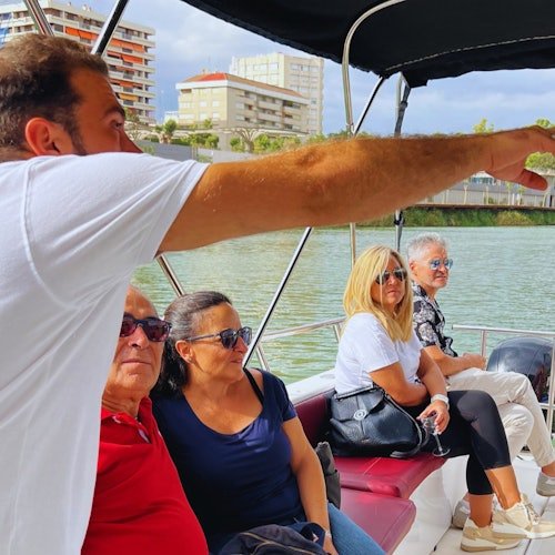 Sevilla: Paseo guiado en barco por el Guadalquivir