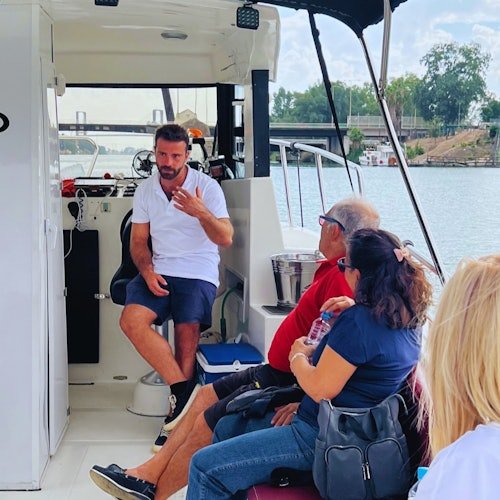 Sevilla: Paseo guiado en barco por el Guadalquivir