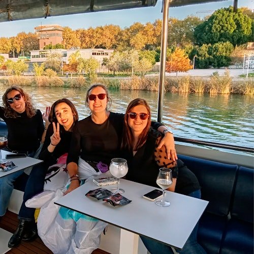 Sevilla: Crucero en barco con bebida y aperitivo