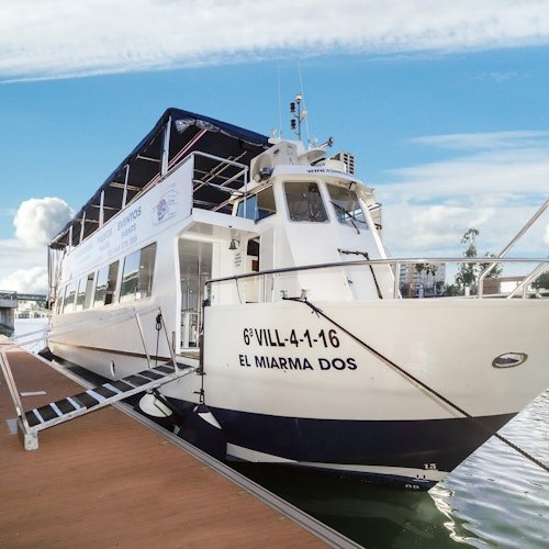 Sevilla: Paseo en barco + Comida o Cena de 5 platos + Bebidas ilimitadas