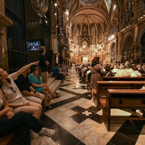 Montserrat: visita guiada desde Barcelona + entrada a la sacristía y a la Virgen Negra