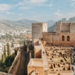 Alhambra y Palacios nazaríes: Tour guiado + Pase de ciudad