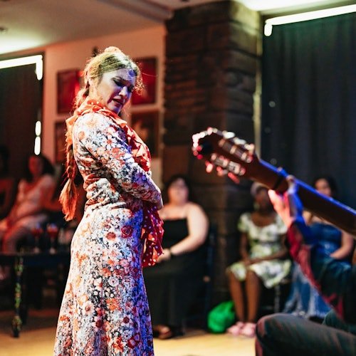 Triana, Seville: Baraka Flamenco Show + Drink