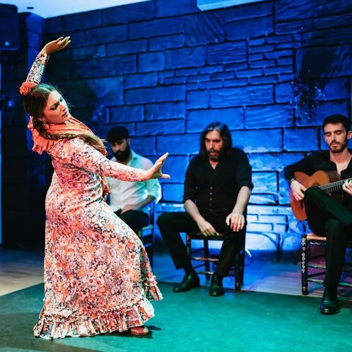 Triana, Seville: Baraka Flamenco Show + Drink